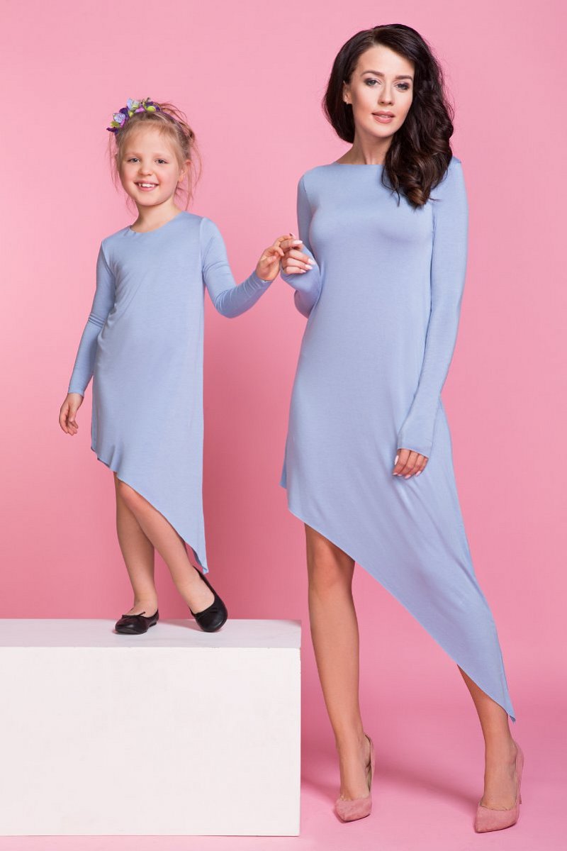Asymetrické šaty s dlhým rukávom modré