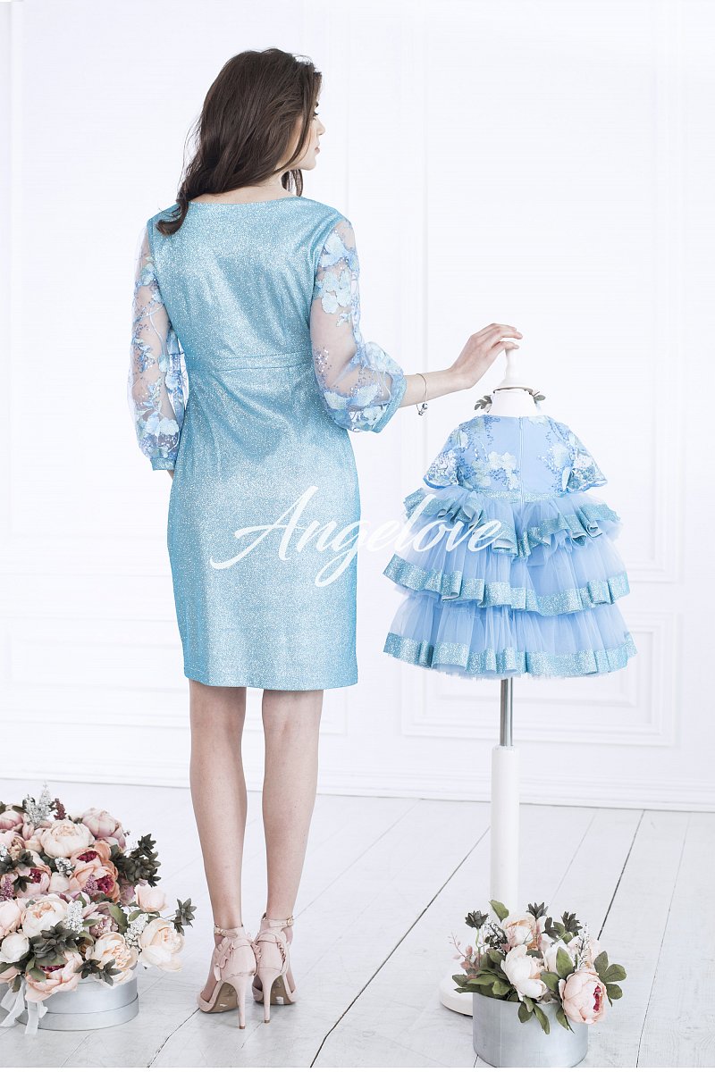 Nádherné šaty s trblietkmi modré