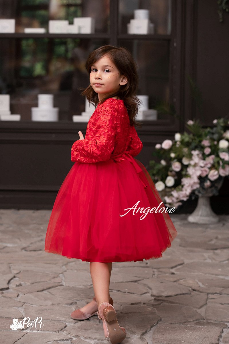 Red čipkované šaty s tylovou sukňou 