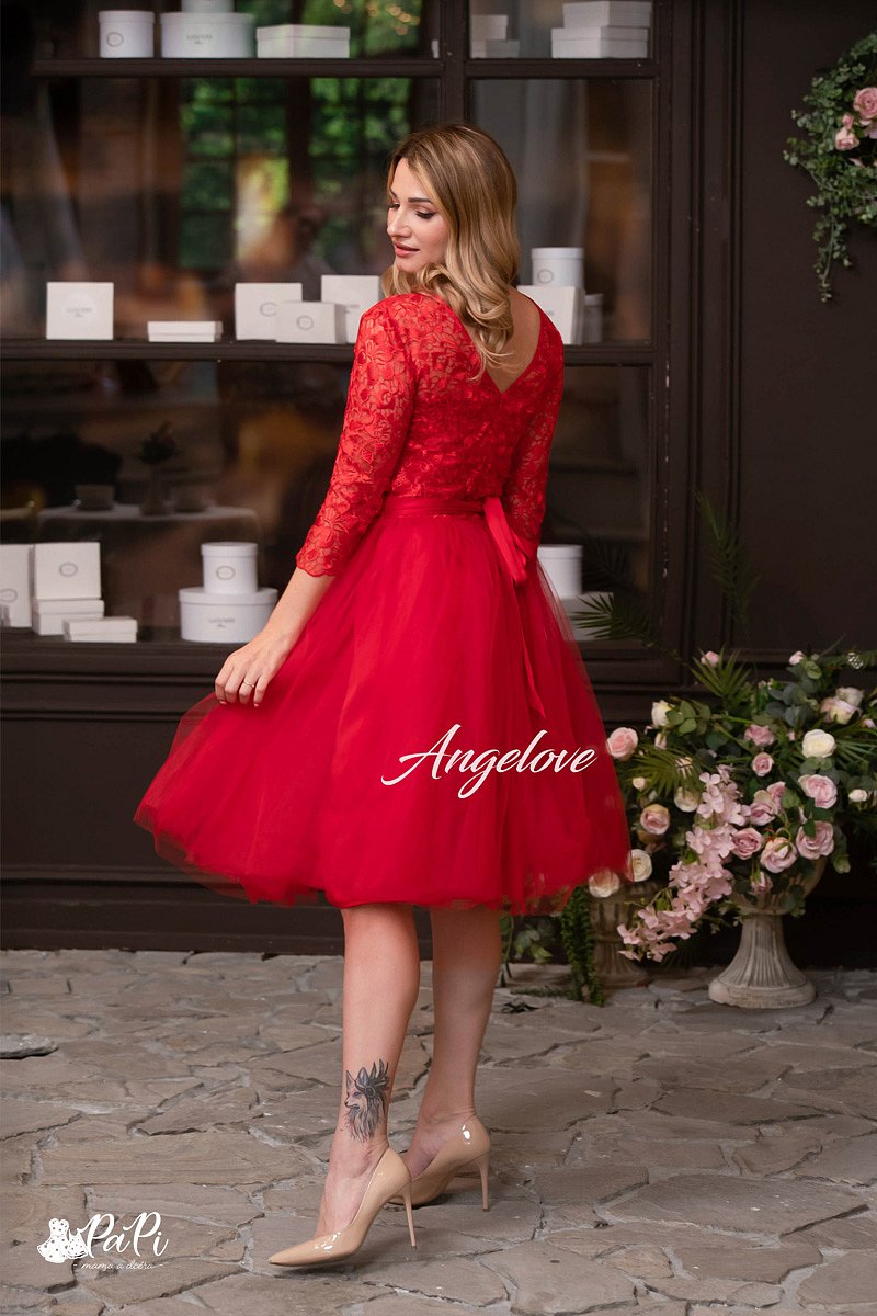 Red čipkované šaty s tylovou sukňou 