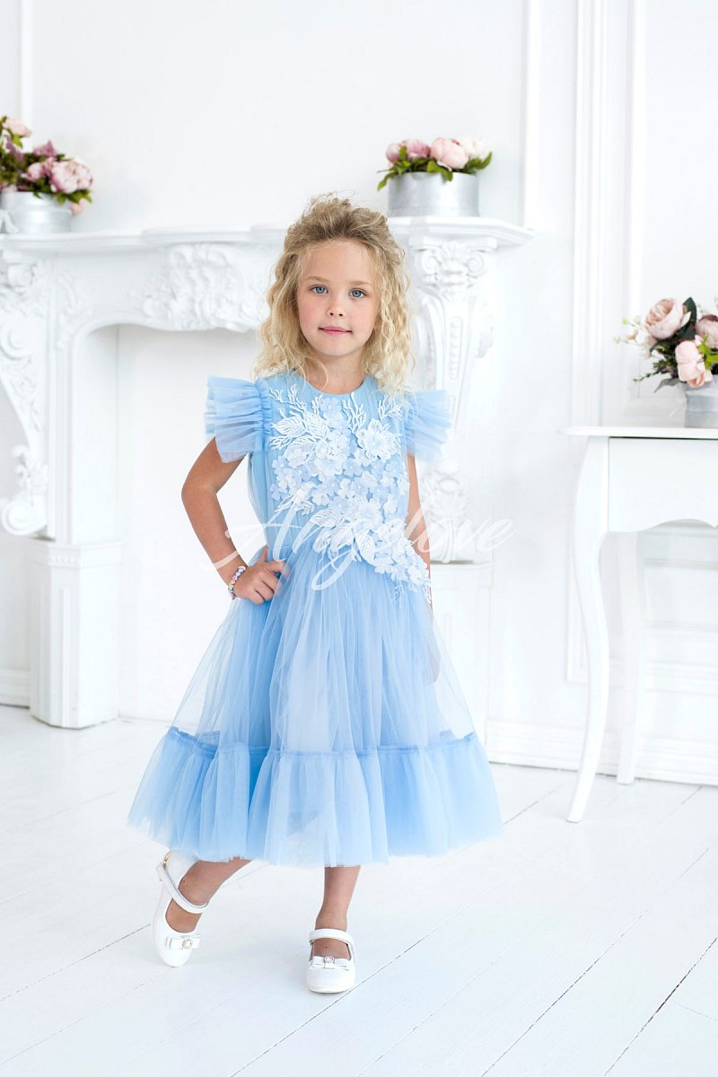 Romantické šaty s nadýchanou sukňou a výšivkou modré