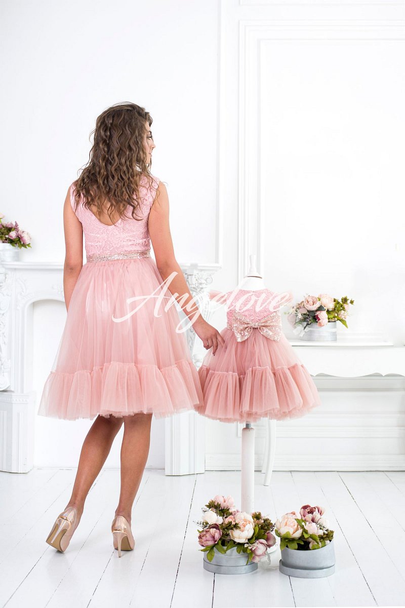 Romantické šaty s nadýchanou sukňou 