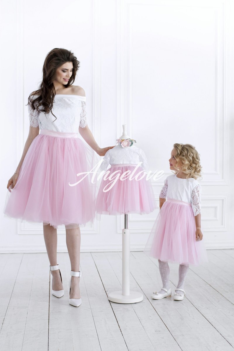 Šaty s francúzskou čipkou bielo ružové