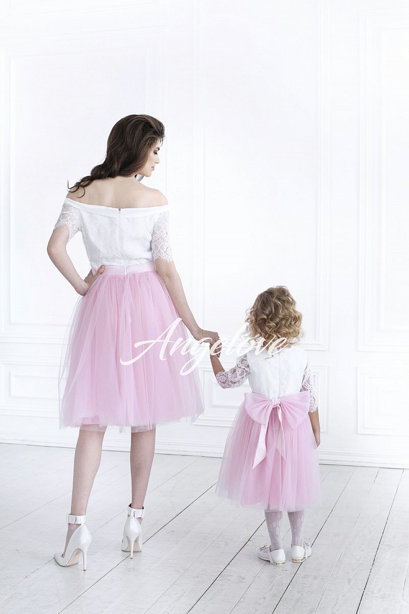 Šaty s francúzskou čipkou bielo ružové