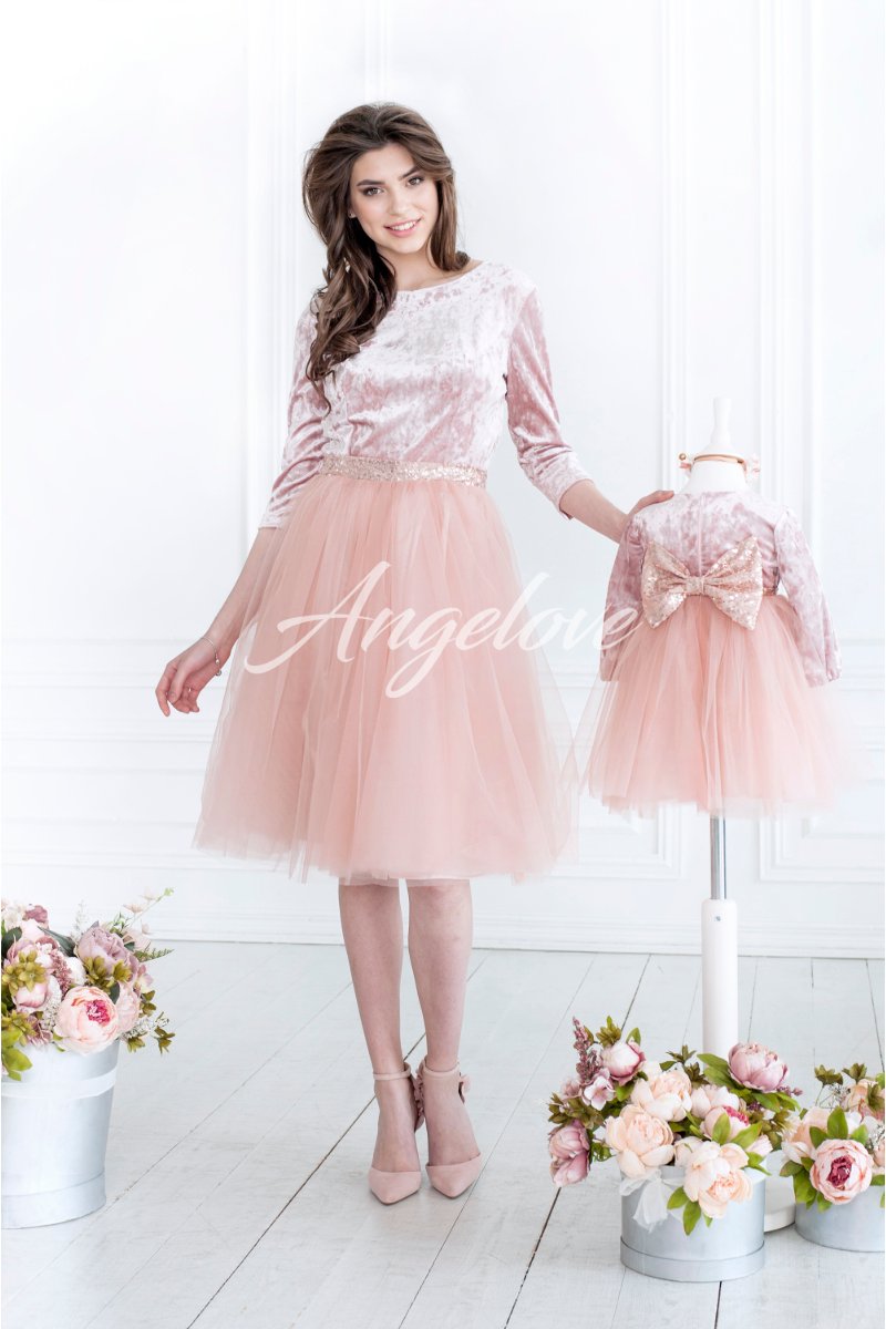 Velúrové šaty púdrovo ružové