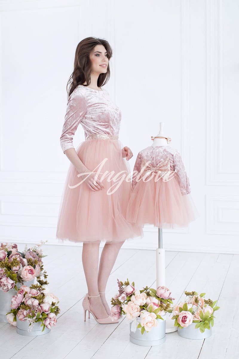 Velúrové šaty púdrovo ružové
