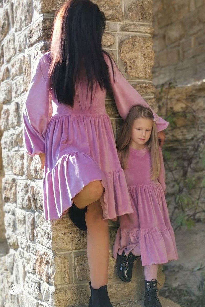 Violet točivé velúrové šaty 