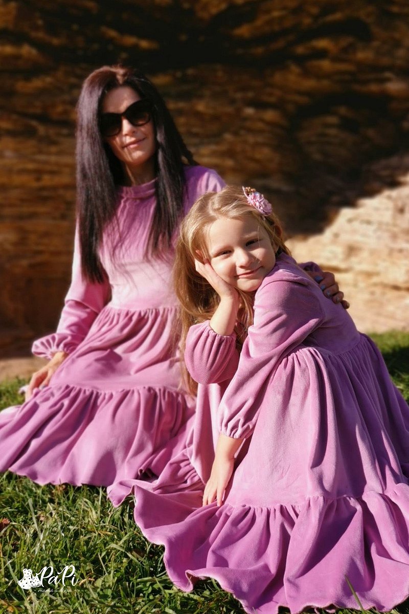 Violet točivé velúrové šaty 